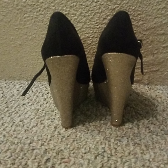 Steve Madden Operaa Wedge Pump - Picture 4 of 4